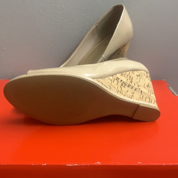 3/$30 Great work wedges! - Picture 4 of 4